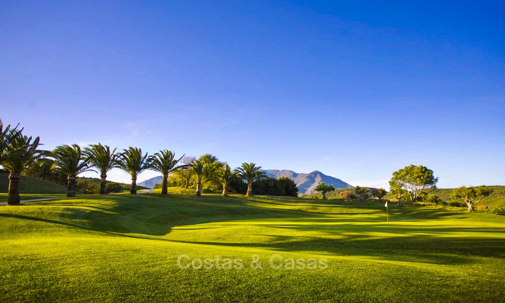 Preciosas y modernas villas de golf en venta en Estepona 12185