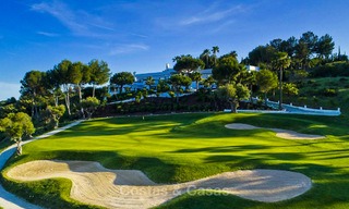 Preciosas y modernas villas de golf en venta en Estepona 12189 