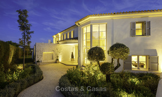 Prestigiosa villa de lujo con excepcionales vistas al mar en venta, primera línea de golf y lista para ser habitada en Nueva Andalucia - Marbella 17144 