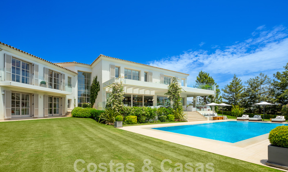 Prestigiosa villa de lujo con excepcionales vistas al mar en venta, primera línea de golf y lista para ser habitada en Nueva Andalucia - Marbella 57168