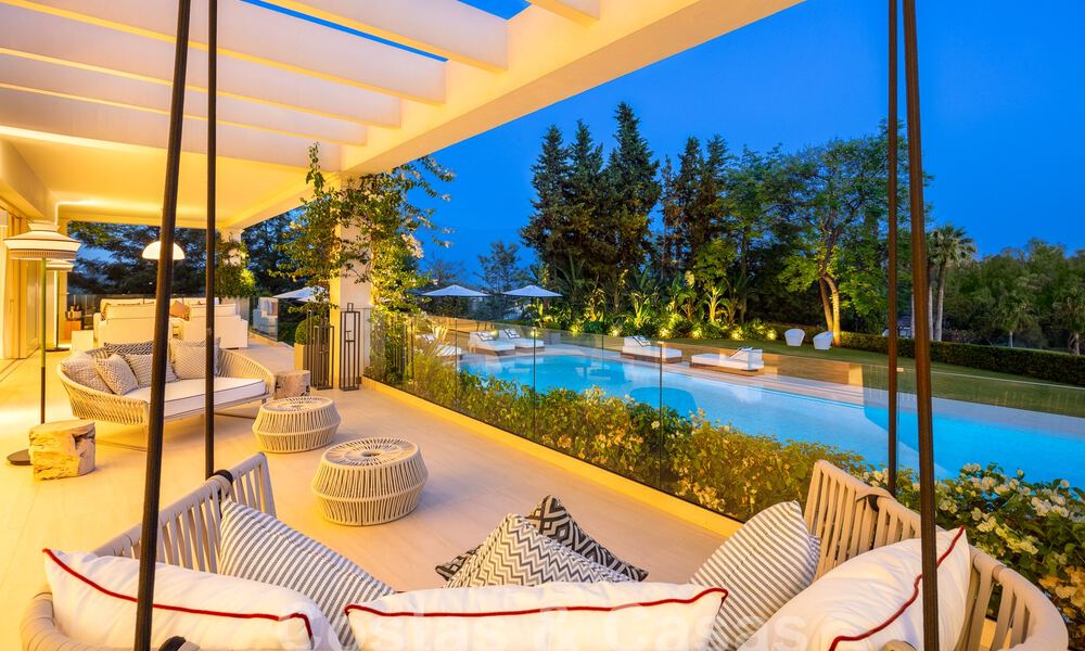 Prestigiosa villa de lujo con excepcionales vistas al mar en venta, primera línea de golf y lista para ser habitada en Nueva Andalucia - Marbella 57205