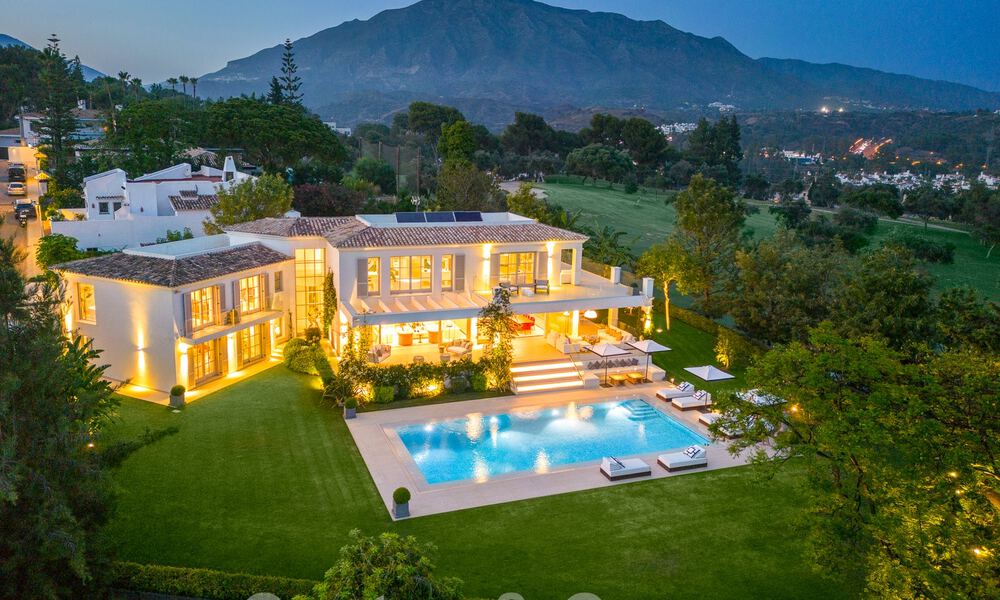Prestigiosa villa de lujo con excepcionales vistas al mar en venta, primera línea de golf y lista para ser habitada en Nueva Andalucia - Marbella 57210
