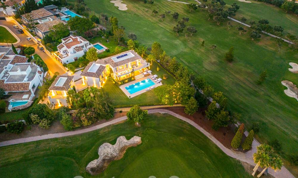 Prestigiosa villa de lujo con excepcionales vistas al mar en venta, primera línea de golf y lista para ser habitada en Nueva Andalucia - Marbella 57212