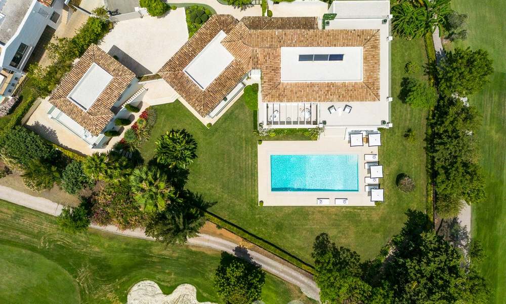 Prestigiosa villa de lujo con excepcionales vistas al mar en venta, primera línea de golf y lista para ser habitada en Nueva Andalucia - Marbella 57216