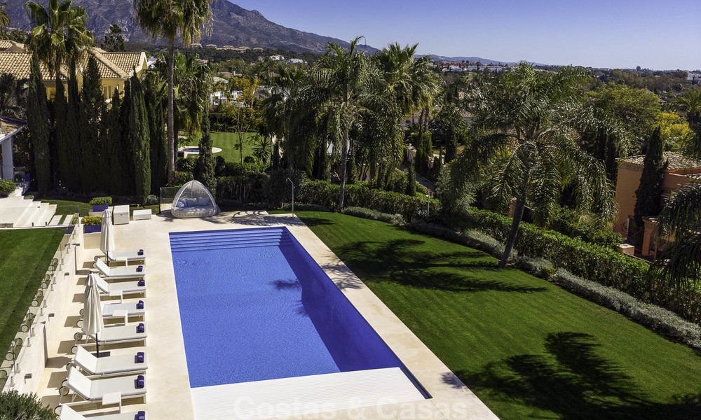 Excepcional villa de lujo con increíbles vistas al golf y al mar en venta en el corazón de Nueva Andalucía - Marbella 12081