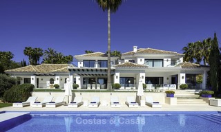 Excepcional villa de lujo con increíbles vistas al golf y al mar en venta en el corazón de Nueva Andalucía - Marbella 12092 