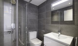 Moderno apartamento totalmente renovado en un complejo frente al mar en venta, Nueva Milla de Oro, entre Marbella y Estepona 12228 