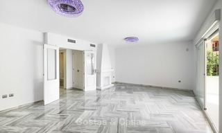 Adosado totalmente reformado en venta en complejo frente al mar, con vistas al mar y acceso directo a la playa, entre Estepona y Marbella 12154 