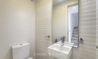 Adosado totalmente reformado en venta en complejo frente al mar, con vistas al mar y acceso directo a la playa, entre Estepona y Marbella 12156 