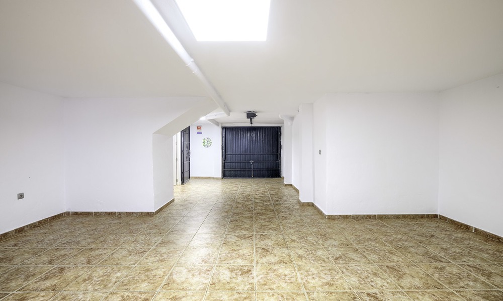 Adosado totalmente reformado en venta en complejo frente al mar, con vistas al mar y acceso directo a la playa, entre Estepona y Marbella 12159