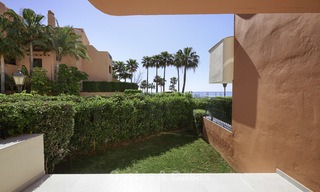 Adosado totalmente reformado en venta en complejo frente al mar, con vistas al mar y acceso directo a la playa, entre Estepona y Marbella 12169 