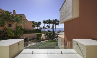Adosado totalmente reformado en venta en complejo frente al mar, con vistas al mar y acceso directo a la playa, entre Estepona y Marbella 12172 