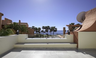Adosado totalmente reformado en venta en complejo frente al mar, con vistas al mar y acceso directo a la playa, entre Estepona y Marbella 12174 