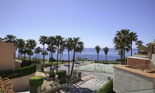 Adosado totalmente reformado en venta en complejo frente al mar, con vistas al mar y acceso directo a la playa, entre Estepona y Marbella 12176 