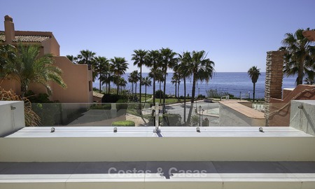 Adosado totalmente reformado en venta en complejo frente al mar, con vistas al mar y acceso directo a la playa, entre Estepona y Marbella 12177