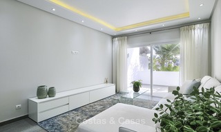 Ático dúplex de 3 dormitorios totalmente renovado en venta en un complejo frente al mar, entre Marbella y Estepona 12493 
