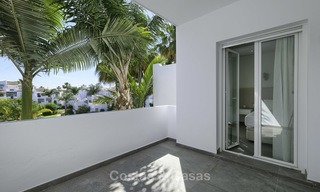 Ático dúplex de 3 dormitorios totalmente renovado en venta en un complejo frente al mar, entre Marbella y Estepona 12499 