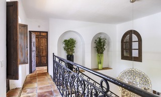 Encantadora villa de estilo tradicional con vistas al mar y a la montaña en venta en El Madroñal – Benahavis – Marbella 12613 