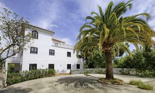 Encantadora villa de estilo tradicional con vistas al mar y a la montaña en venta en El Madroñal – Benahavis – Marbella 12621 