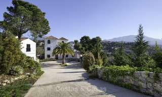 Encantadora villa de estilo tradicional con vistas al mar y a la montaña en venta en El Madroñal – Benahavis – Marbella 12622 