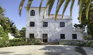 Encantadora villa de estilo tradicional con vistas al mar y a la montaña en venta en El Madroñal – Benahavis – Marbella 12625 