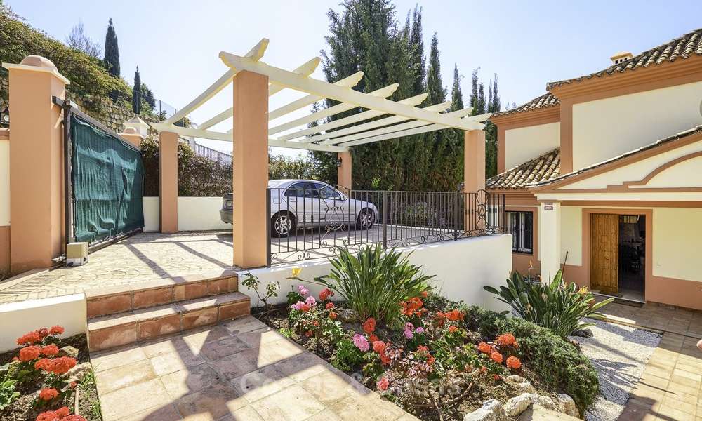 Villa de estilo rústico con vistas al mar y a la montaña en venta, Benahavis, Marbella 12641