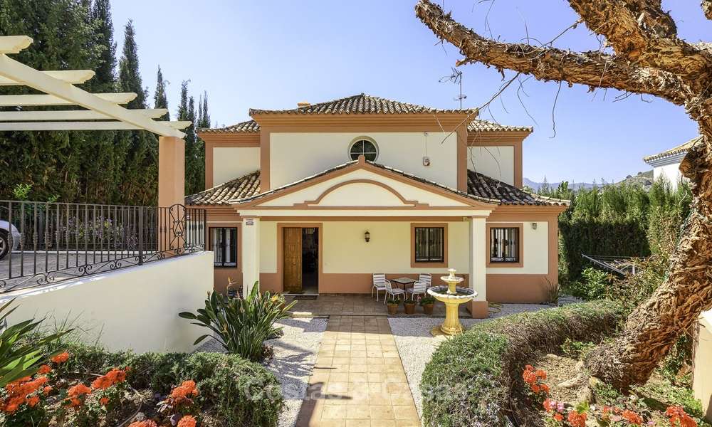 Villa de estilo rústico con vistas al mar y a la montaña en venta, Benahavis, Marbella 12642