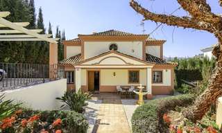 Villa de estilo rústico con vistas al mar y a la montaña en venta, Benahavis, Marbella 12642 