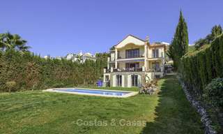Villa de estilo rústico con vistas al mar y a la montaña en venta, Benahavis, Marbella 12646 
