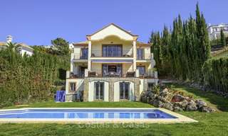 Villa de estilo rústico con vistas al mar y a la montaña en venta, Benahavis, Marbella 12647 