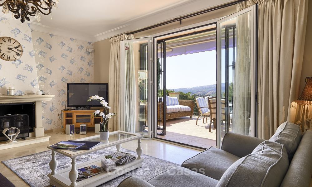 Villa de estilo rústico con vistas al mar y a la montaña en venta, Benahavis, Marbella 12656