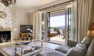 Villa de estilo rústico con vistas al mar y a la montaña en venta, Benahavis, Marbella 12656 