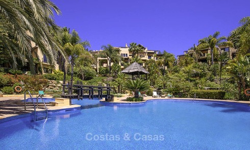 Amplio ático dúplex con vistas panorámicas en venta entre Estepona y Marbella 12690