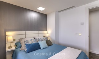 Oportunidad única: apartamento de lujo moderno y totalmente renovado en el corazón de Puerto Banús, con vistas panorámicas al puerto deportivo y al mar - Marbella 12733 