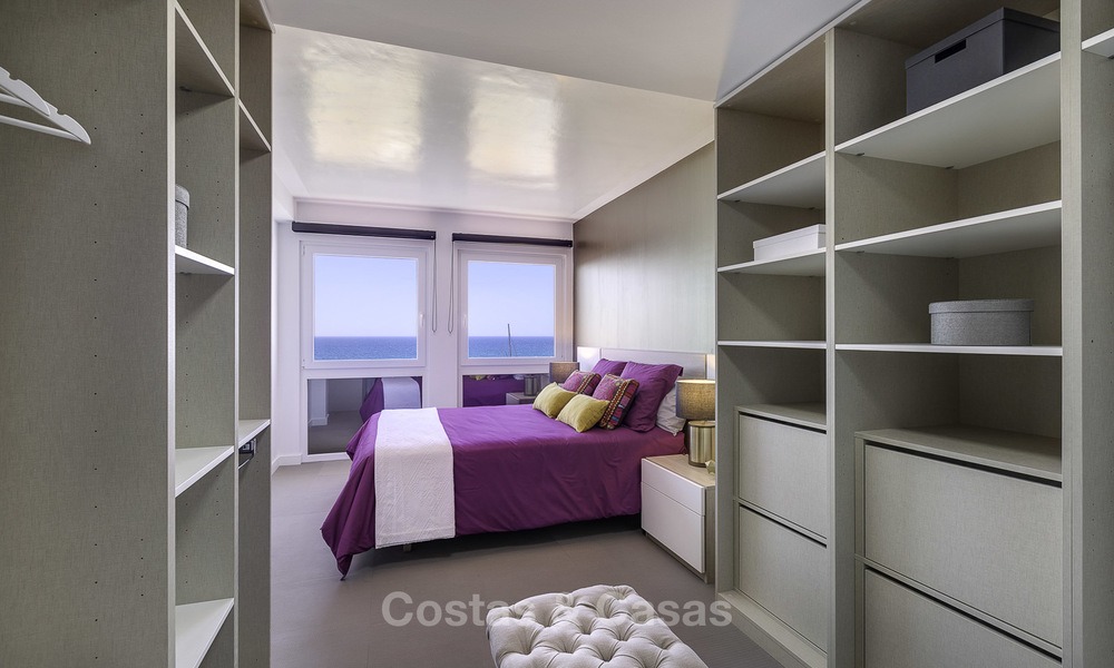 Oportunidad única: apartamento de lujo moderno y totalmente renovado en el corazón de Puerto Banús, con vistas panorámicas al puerto deportivo y al mar - Marbella 12734