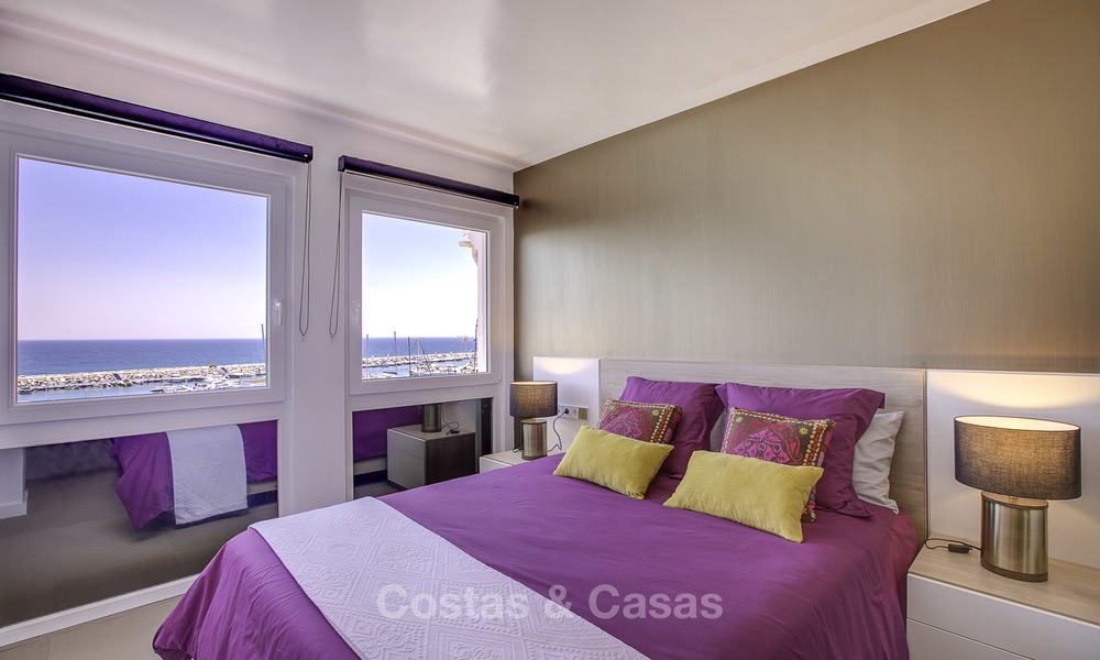 Oportunidad única: apartamento de lujo moderno y totalmente renovado en el corazón de Puerto Banús, con vistas panorámicas al puerto deportivo y al mar - Marbella 12735