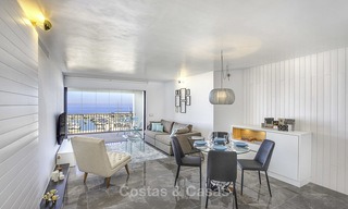 Oportunidad única: apartamento de lujo moderno y totalmente renovado en el corazón de Puerto Banús, con vistas panorámicas al puerto deportivo y al mar - Marbella 12747 