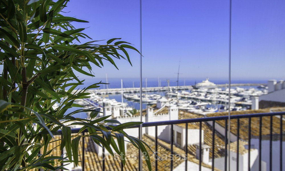 Oportunidad única: apartamento de lujo moderno y totalmente renovado en el corazón de Puerto Banús, con vistas panorámicas al puerto deportivo y al mar - Marbella 12749