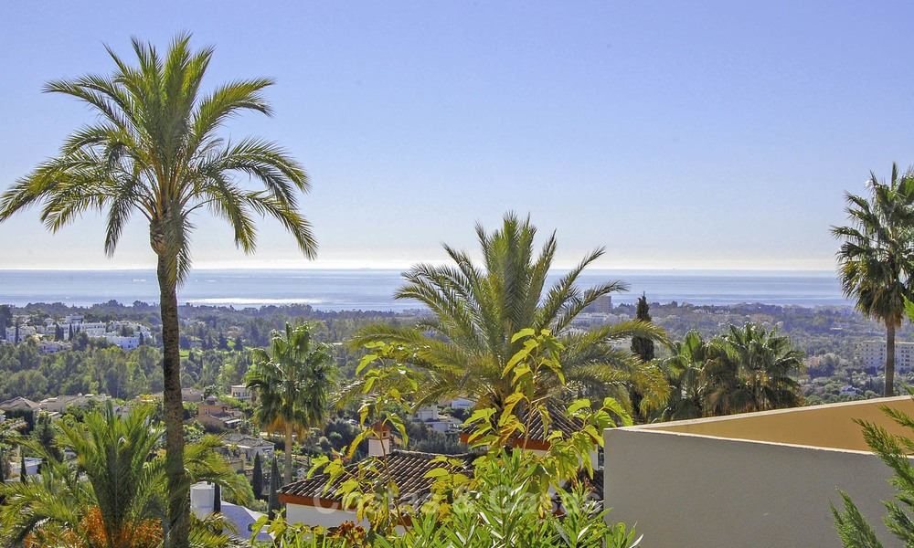 Amplios apartamentos y áticos de lujo con vistas al mar en venta en Nueva Andalucia, Marbella 12779