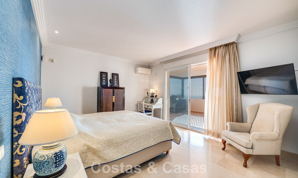 Amplios apartamentos y áticos de lujo con vistas al mar en venta en Nueva Andalucia, Marbella 796821