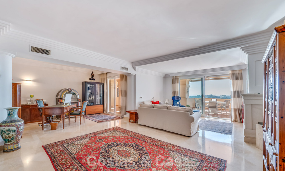 Amplios apartamentos y áticos de lujo con vistas al mar en venta en Nueva Andalucia, Marbella 796822