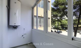 Apartamento totalmente reformado con vistas al mar en venta cerca del puerto deportivo de Estepona - Estepona 12795 