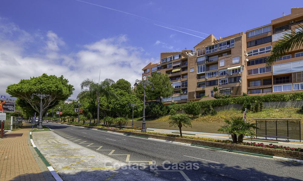 Apartamento totalmente reformado con vistas al mar en venta cerca del puerto deportivo de Estepona - Estepona 12806