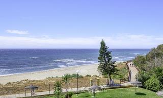 Ático en primera línea de playa totalmente renovado con increíbles vistas al mar en venta en Mijas Costa 12898 