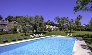 Apartamentos con jardín a un precio atractivo y bien situado a la venta, a poca distancia de la playa, amenidades y Puerto Banús - Nueva Andalucia - Marbella 13079 