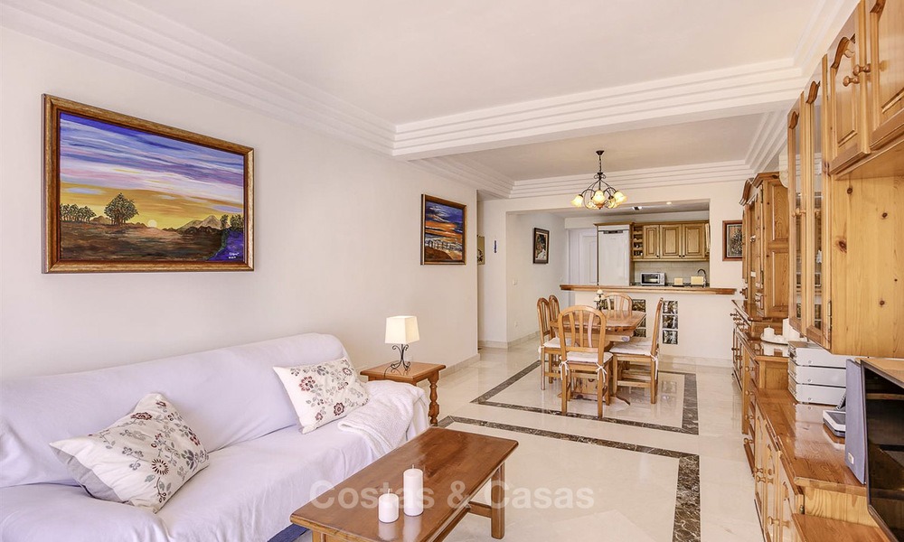 Apartamentos con jardín a un precio atractivo y bien situado a la venta, a poca distancia de la playa, amenidades y Puerto Banús - Nueva Andalucia - Marbella 13098