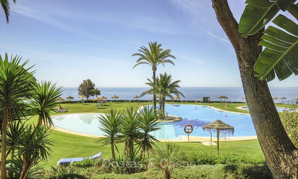 Bonito apartamento en primera línea de playa con vistas al mar en venta en un complejo de alto nivel en Cabopino - Este de Marbella 12982