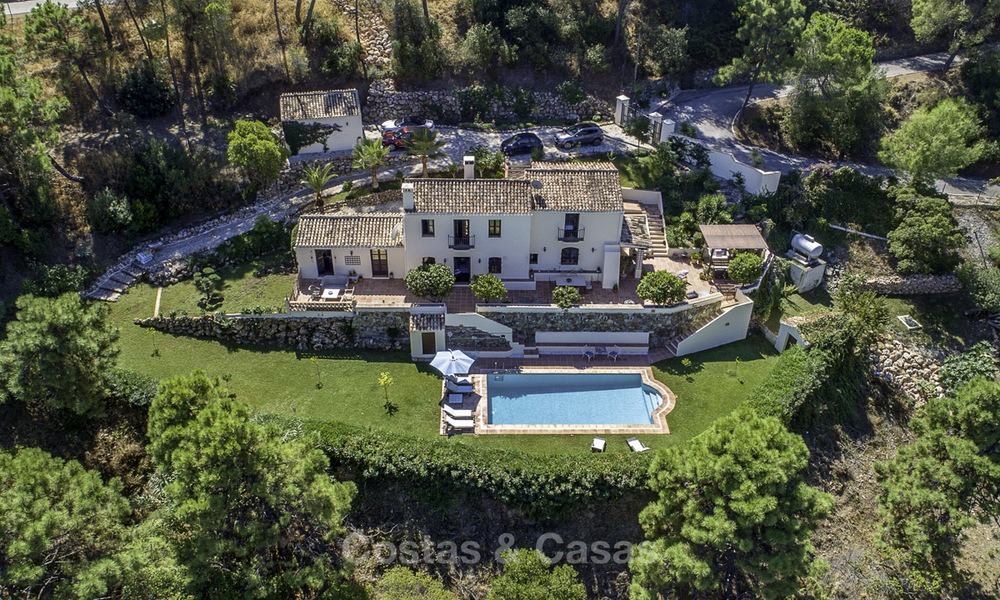 Idílica villa tradicional con increíbles vistas al campo en venta, en la exclusiva finca cerrada de El Madroñal – Benahavis – Marbella 12938