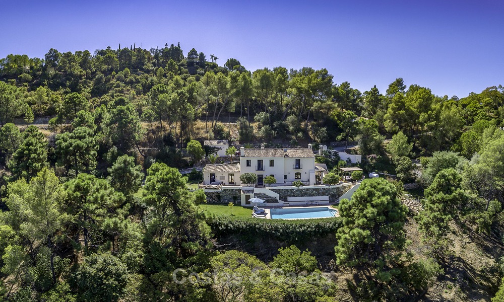 Idílica villa tradicional con increíbles vistas al campo en venta, en la exclusiva finca cerrada de El Madroñal – Benahavis – Marbella 12939