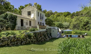 Idílica villa tradicional con increíbles vistas al campo en venta, en la exclusiva finca cerrada de El Madroñal – Benahavis – Marbella 12942 